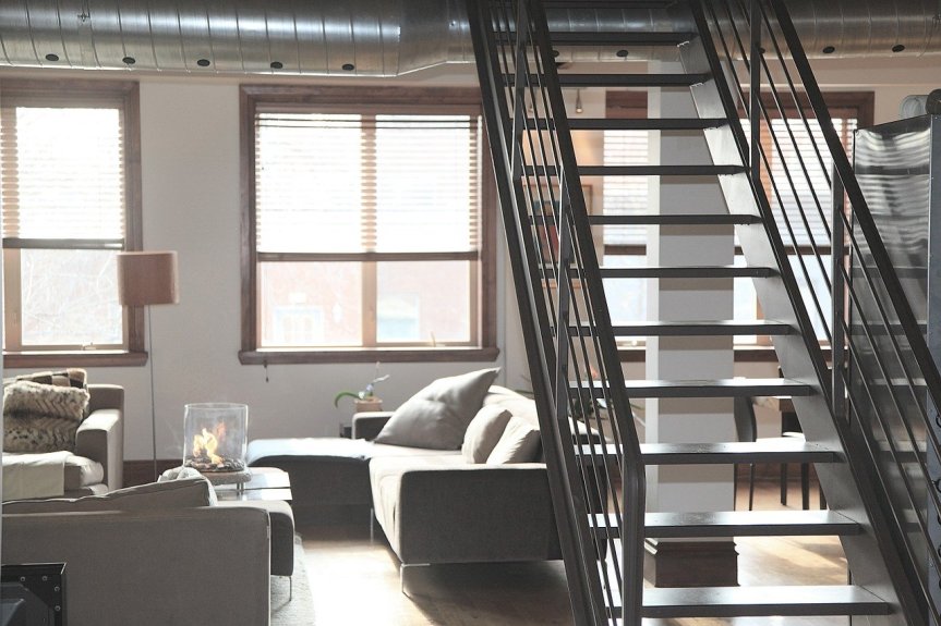Comment séparer deux pièces d’un loft style industriel&nbsp;?